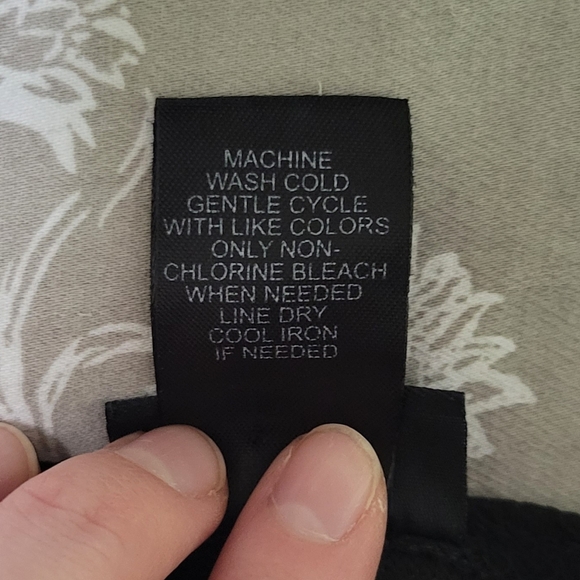 Rue 21 Cropped halter/off the shoulder top - Picture 3 of 4